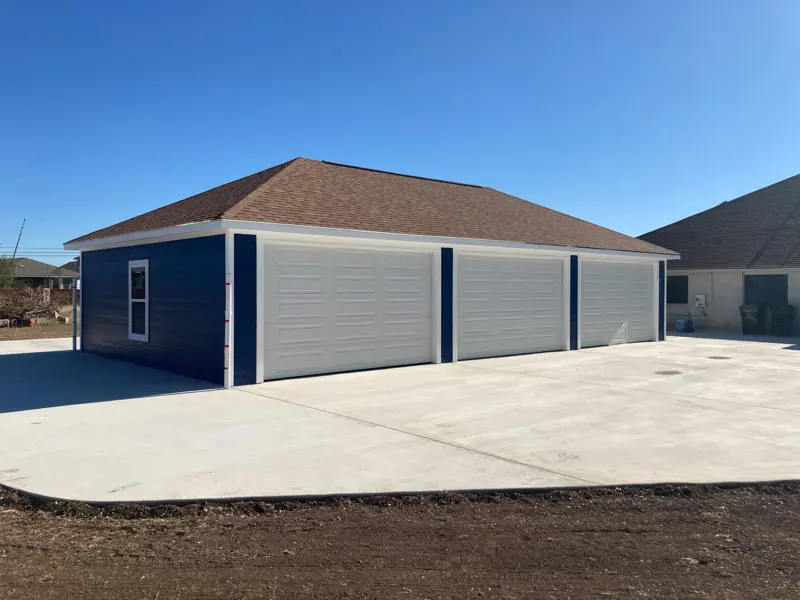 Three-bay detached garage