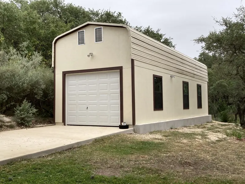 Barn-style stucco workshop with garage bay
